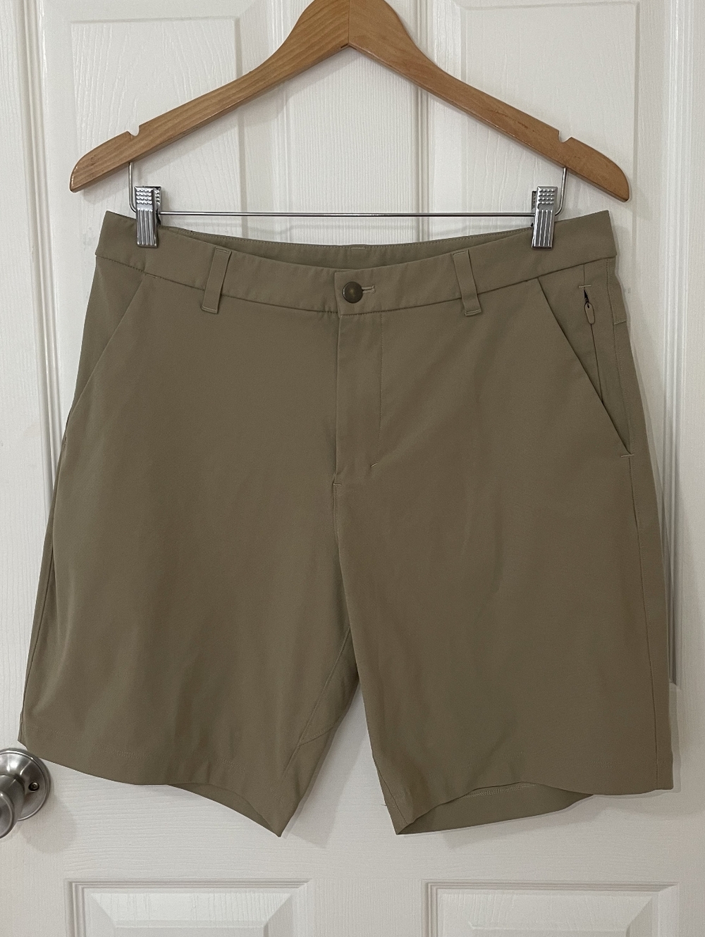 Lululemon Athletica Men's Tan Hybrid Shorts Size 32